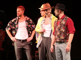 Javában próbálják a Kárment a színházban - fotó: Sándor Judit