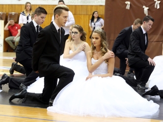 Szalagavató a Kereskedelmiben - fotó: Sándor Judit