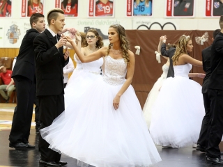 Szalagavató a Kereskedelmiben - fotó: Sándor Judit