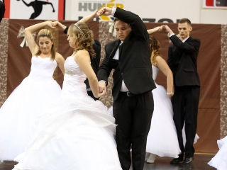 Szalagavató a Kereskedelmiben - fotó: Sándor Judit