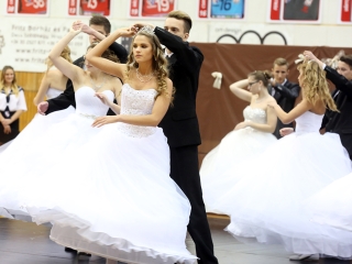 Szalagavató a Kereskedelmiben - fotó: Sándor Judit