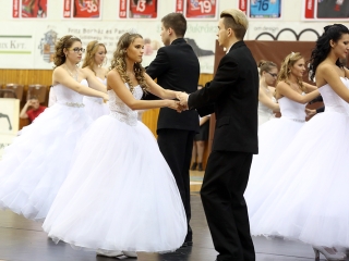 Szalagavató a Kereskedelmiben - fotó: Sándor Judit