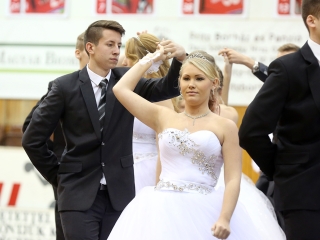 Szalagavató a Kereskedelmiben - fotó: Sándor Judit