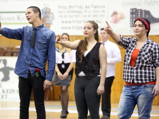 Szalagavató a Kereskedelmiben - fotó: Sándor Judit