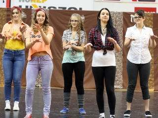 Szalagavató a Kereskedelmiben - fotó: Sándor Judit