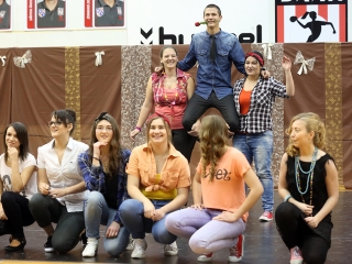 Szalagavató a Kereskedelmiben - fotó: Sándor Judit