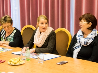 Karácsonyfa díszítés - fotó: Ónodi Zoltán