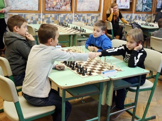 Sakkverseny a Petőfiben - fotó: Sándor Judit