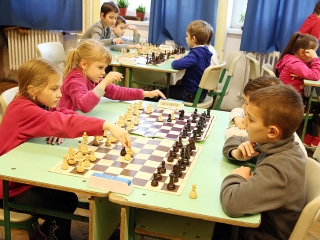 Sakkverseny a Petőfiben - fotó: Sándor Judit