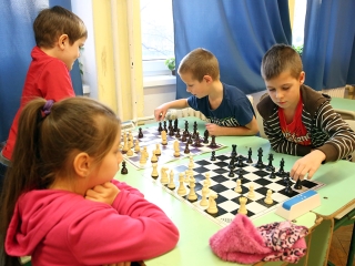 Sakkverseny a Petőfiben - fotó: Sándor Judit