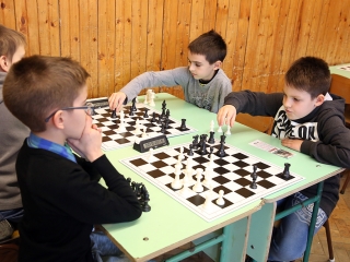 Sakkverseny a Petőfiben - fotó: Sándor Judit