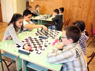 Sakkverseny a Petőfiben - fotó: Sándor Judit