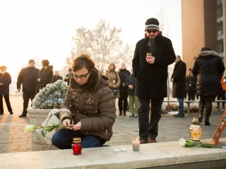 Nemzeti Gyásznap - Gyertyagyújtás a főtéren - fotó: Ónodi Zoltán