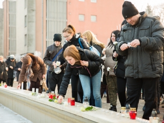 Nemzeti Gyásznap - Gyertyagyújtás a főtéren - fotó: Ónodi Zoltán