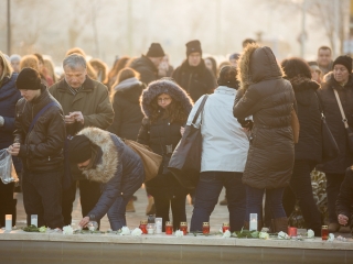Nemzeti Gyásznap - Gyertyagyújtás a főtéren - fotó: Ónodi Zoltán