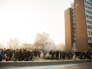 Nemzeti Gyásznap - Gyertyagyújtás a főtéren - fotó: Ónodi Zoltán