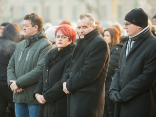 Nemzeti Gyásznap - Gyertyagyújtás a főtéren - fotó: Ónodi Zoltán