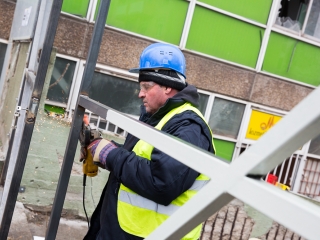 Takarítják a zöld SZTK-t - fotó: Ónodi Zoltán