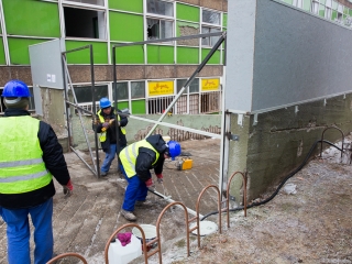 Takarítják a zöld SZTK-t - fotó: Ónodi Zoltán