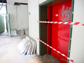 Takarítják a zöld SZTK-t - fotó: Ónodi Zoltán