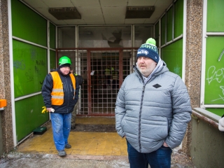 Takarítják a zöld SZTK-t - fotó: Ónodi Zoltán