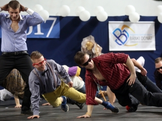 Bánkisok szalagavatója az egyetemen - fotó: Sándor Judit