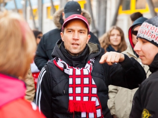 Szurkolói flashmob az Acélbikák edzésén - fotó: Ónodi Zoltán