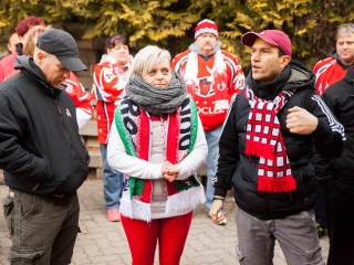 Szurkolói flashmob az Acélbikák edzésén - fotó: Ónodi Zoltán