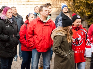 Szurkolói flashmob az Acélbikák edzésén - fotó: Ónodi Zoltán