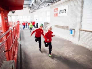 Szurkolói flashmob az Acélbikák edzésén - fotó: Ónodi Zoltán