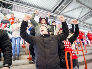 Szurkolói flashmob az Acélbikák edzésén - fotó: Ónodi Zoltán