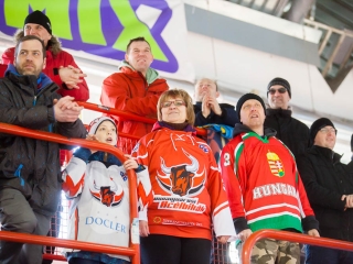 Szurkolói flashmob az Acélbikák edzésén - fotó: Ónodi Zoltán
