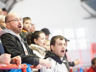 Szurkolói flashmob az Acélbikák edzésén - fotó: Ónodi Zoltán