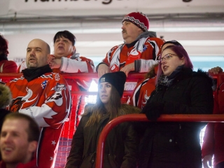 Szurkolói flashmob az Acélbikák edzésén - fotó: Ónodi Zoltán