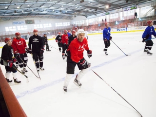 Szurkolói flashmob az Acélbikák edzésén - fotó: Ónodi Zoltán