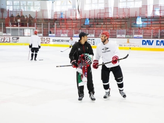 Szurkolói flashmob az Acélbikák edzésén - fotó: Ónodi Zoltán