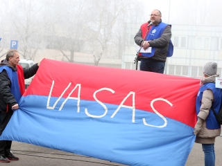 Tüntetés a Vasmű előtt - fotó: Sándor Judit