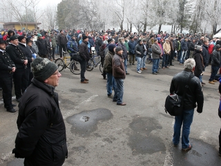 Tüntetés a Vasmű előtt - fotó: Sándor Judit