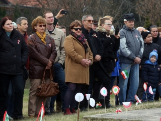 Március 15. - Ünnepség és koszorúzás a '48-as emlékműnél - fotó: Sándor Judit