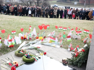 Március 15. - Ünnepség és koszorúzás a '48-as emlékműnél - fotó: Sándor Judit