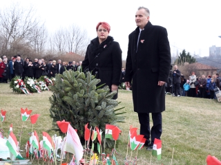 Március 15. - Ünnepség és koszorúzás a '48-as emlékműnél - fotó: Sándor Judit