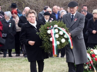 Március 15. - Ünnepség és koszorúzás a '48-as emlékműnél - fotó: Sándor Judit