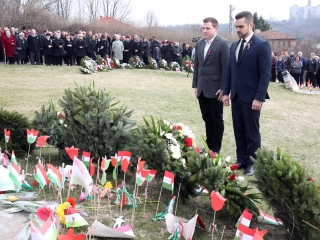 Március 15. - Ünnepség és koszorúzás a '48-as emlékműnél - fotó: Sándor Judit