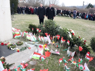 Március 15. - Ünnepség és koszorúzás a '48-as emlékműnél - fotó: Sándor Judit