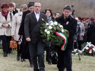 Március 15. - Ünnepség és koszorúzás a '48-as emlékműnél - fotó: Sándor Judit