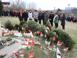 Március 15. - Ünnepség és koszorúzás a '48-as emlékműnél - fotó: Sándor Judit