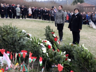 Március 15. - Ünnepség és koszorúzás a '48-as emlékműnél - fotó: Sándor Judit