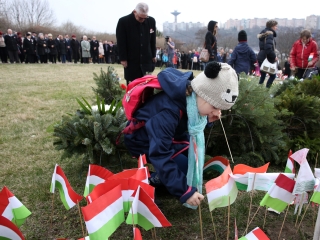 Március 15. - Ünnepség és koszorúzás a '48-as emlékműnél - fotó: Sándor Judit