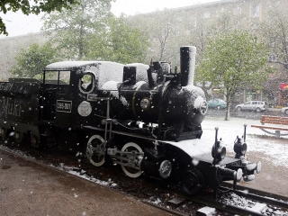 Hull a pelyhes áprilisi hó...  - fotó: Sándor Judit