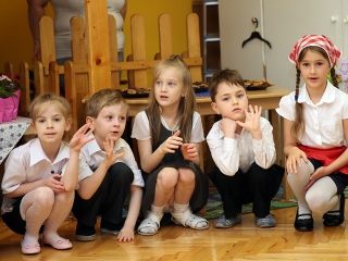 Anyák napja az Aranyalma oviban - fotó: Sándor Judit